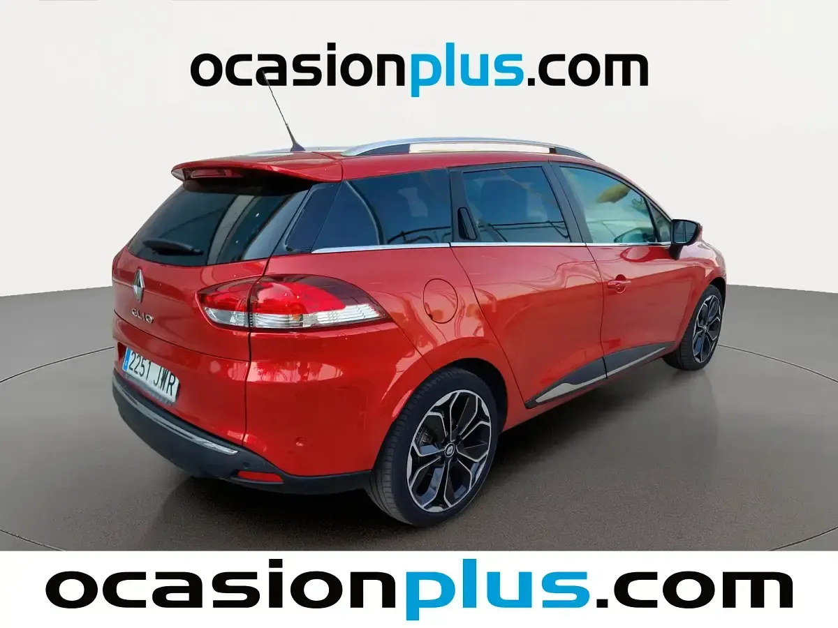 Usado Renault Clio Zen 120 CV (88 kW) 2017 Rojo Familiar