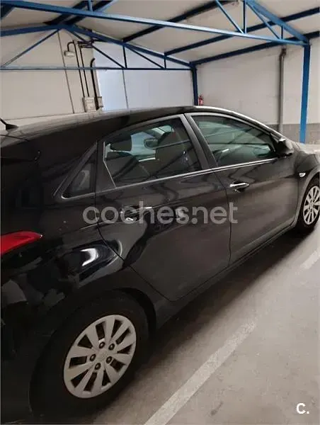 Usado Hyundai i30 100 CV (73 kW) 2016 Negro Berlina