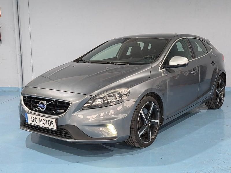 Usado Volvo V40 R-Design Momentum 150 CV (110 kW) 2014 Gris / plata Berlina