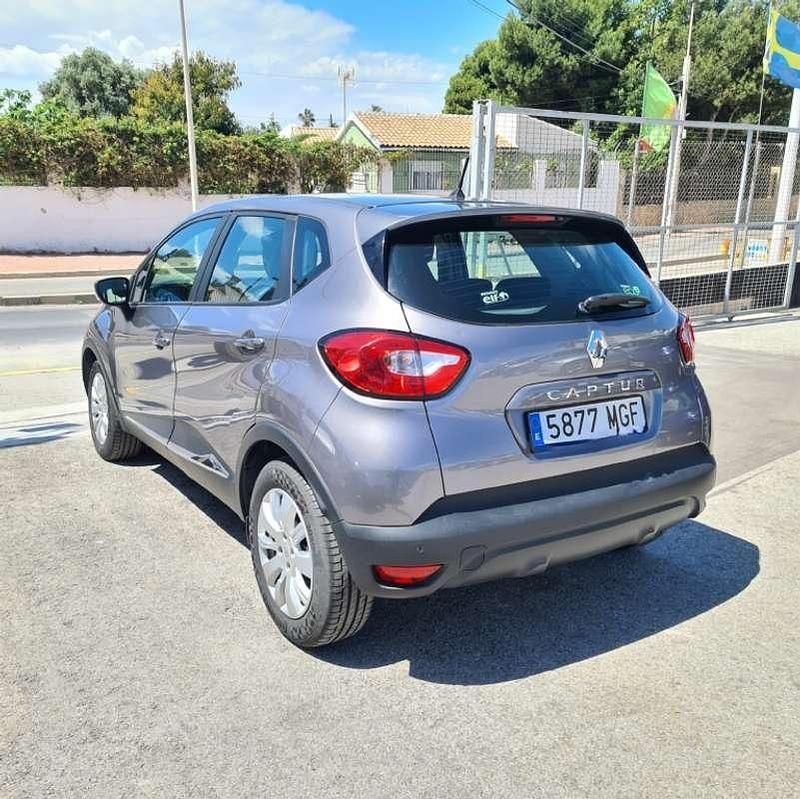 Usado Renault Captur Life 90 CV (66 kW) 2015 Gris SUV