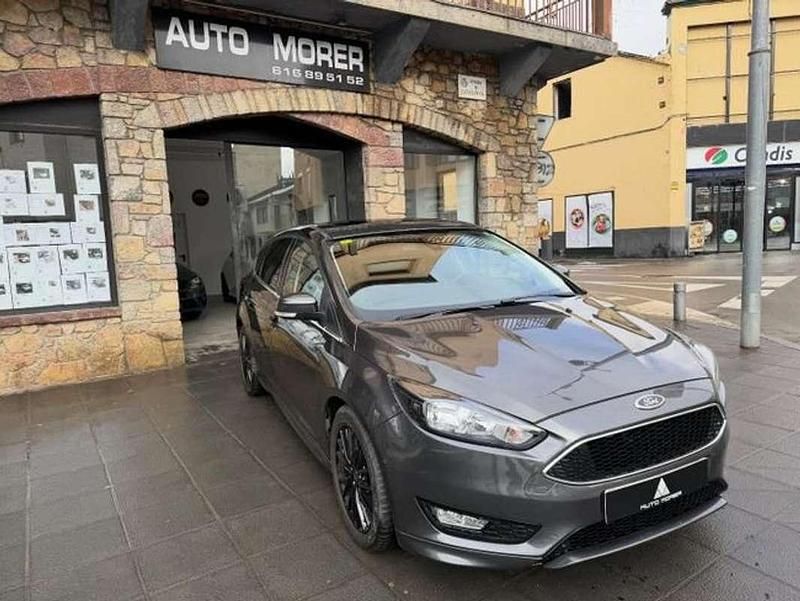 Gris Usado 2015 Ford Focus ST-Line Berlina | 12.500 € (Precio justo) - Imagen 1/4