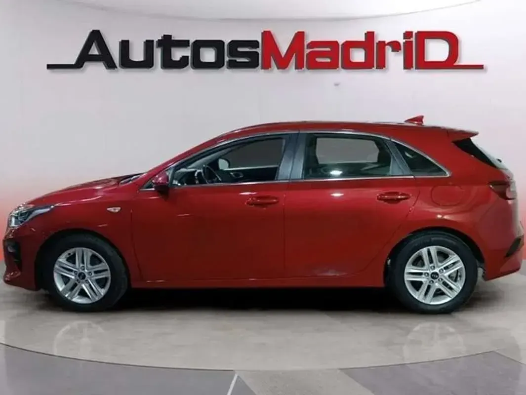 Usado Kia Ceed 120 CV (88 kW) 2021 Rojo Utilitario