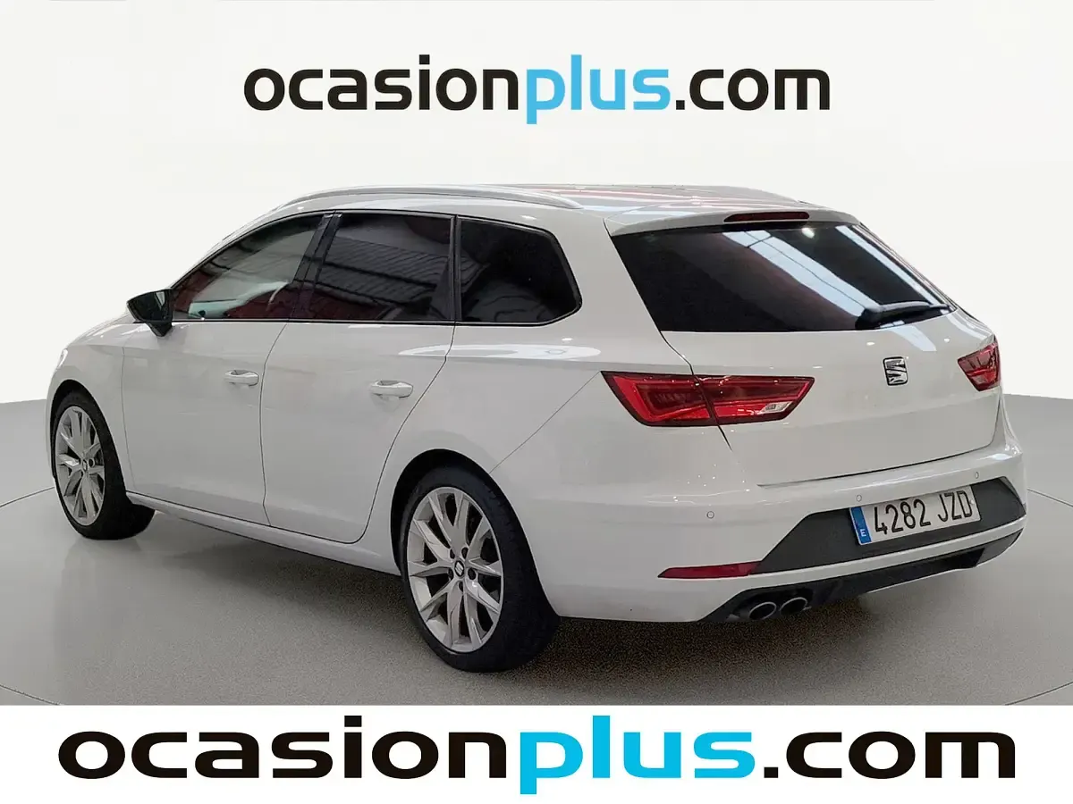 Usado Seat Leon FR 150 CV (110 kW) 2017 Blanco Monovolumen