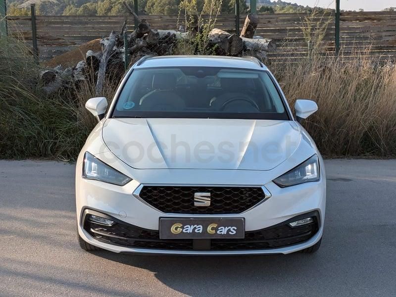 Usado Seat Leon Style 150 CV (110 kW) 2022 Blanco Familiar