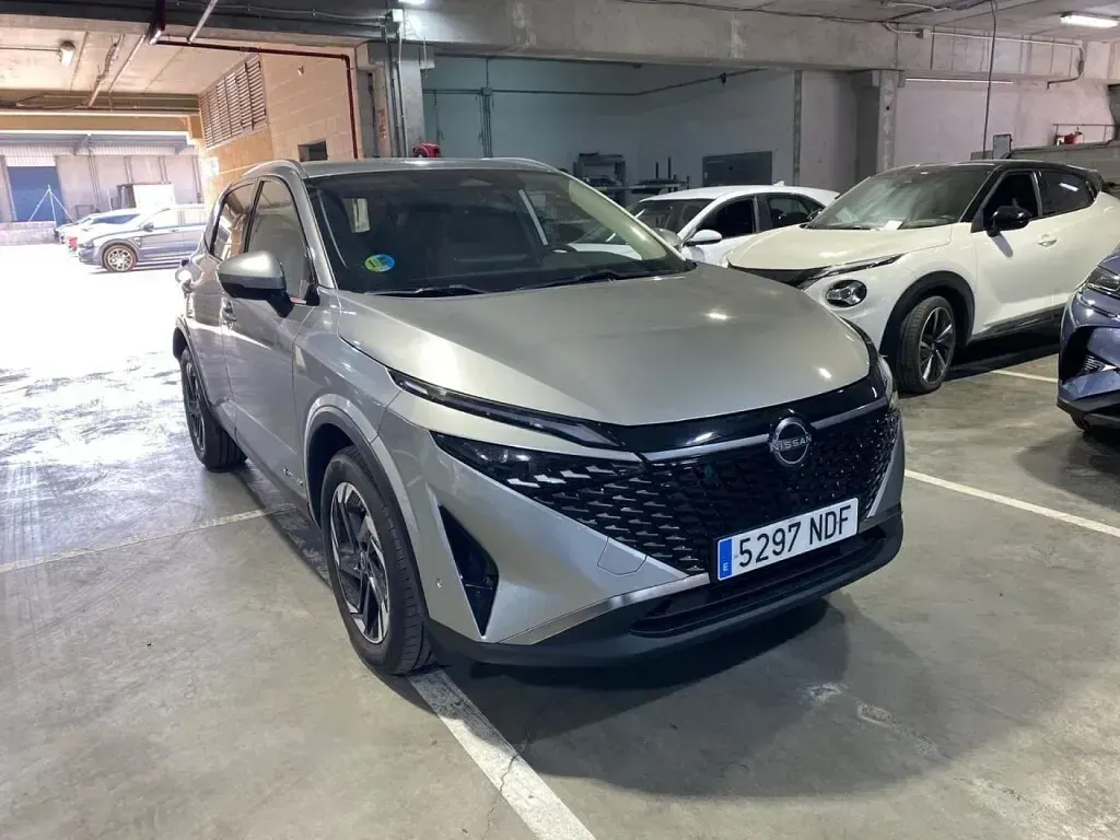 Usado Nissan Qashqai N-Connecta 190 CV (139 kW) 2025 Plata SUV