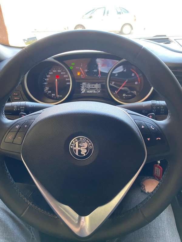 Gris / plata Usado 2018 Alfa Romeo Giulietta Super Utilitario | 14.900 € (Precio justo) - Imagen 1/4