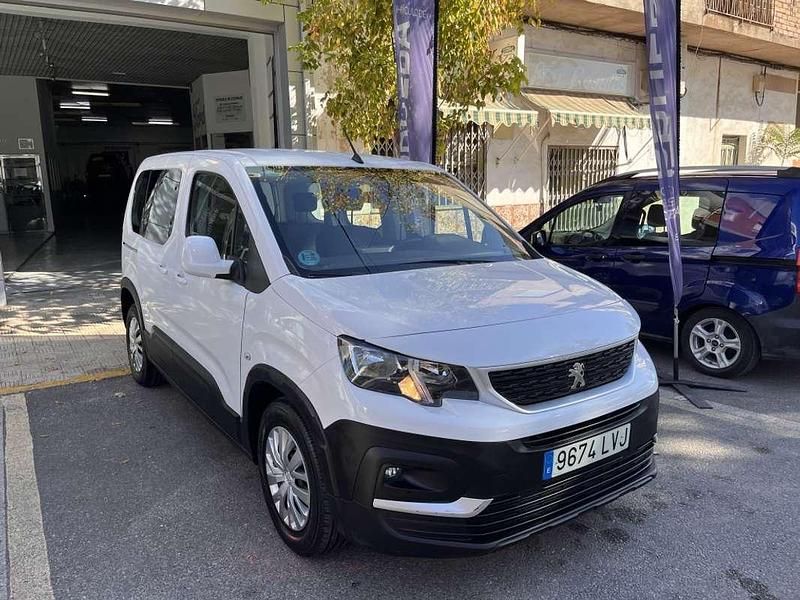 Usado Peugeot Rifter Access 99 CV (72 kW) 2021 Blanco Monovolumen