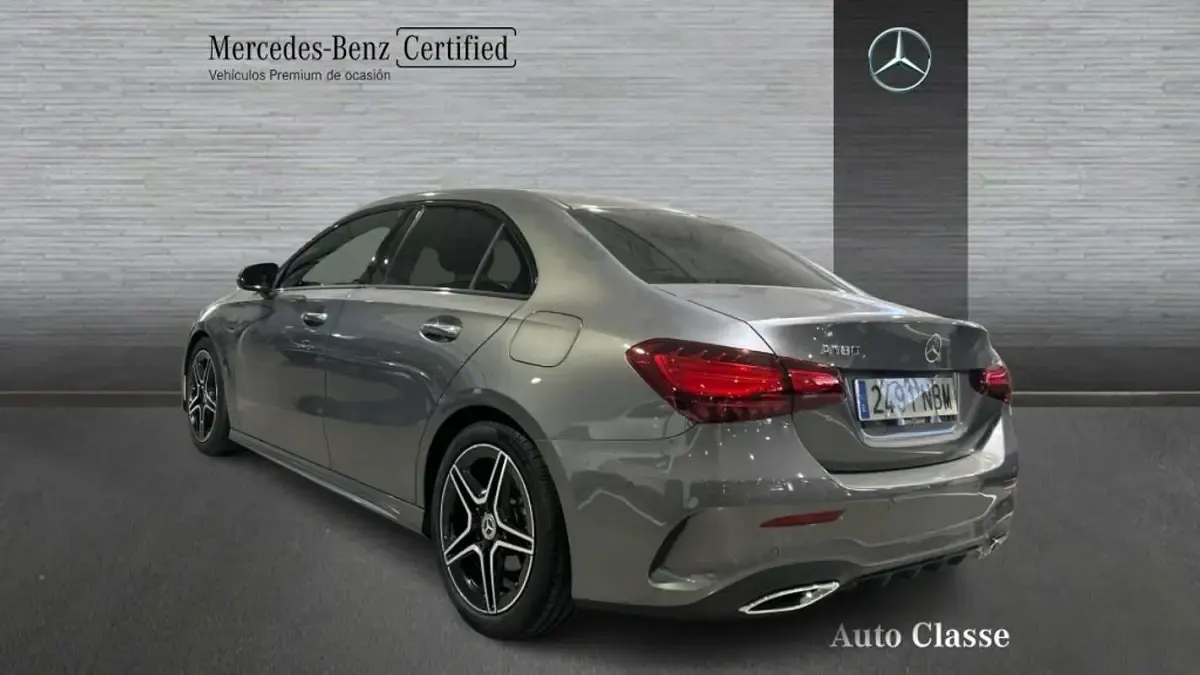 Usado Mercedes A180 136 CV (100 kW) 2025 Gris Berlina