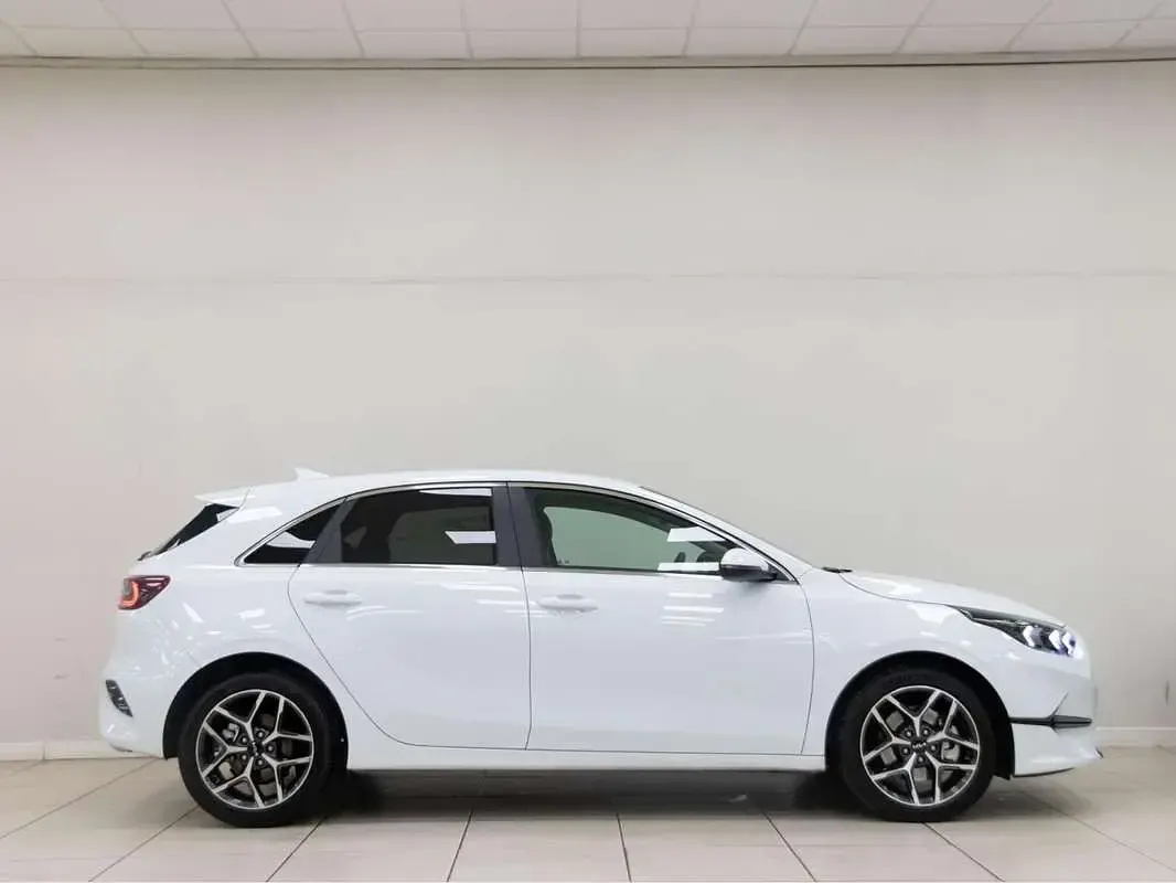 Usado Kia Ceed 160 CV (117 kW) 2023 Blanco Utilitario