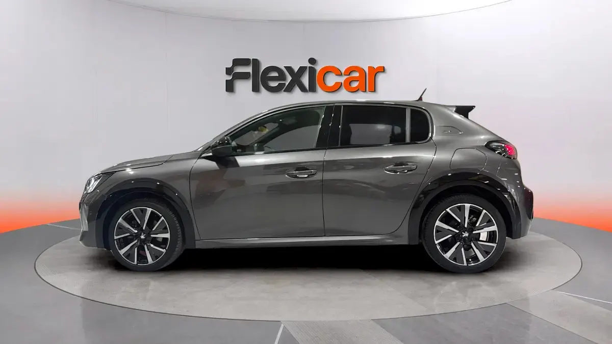 Usado Peugeot 208 GT 131 CV (96 kW) 2021 Gris Utilitario