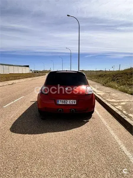 Usado Renault Mégane Dynamique 120 CV (88 kW) 2004 Rojo Berlina