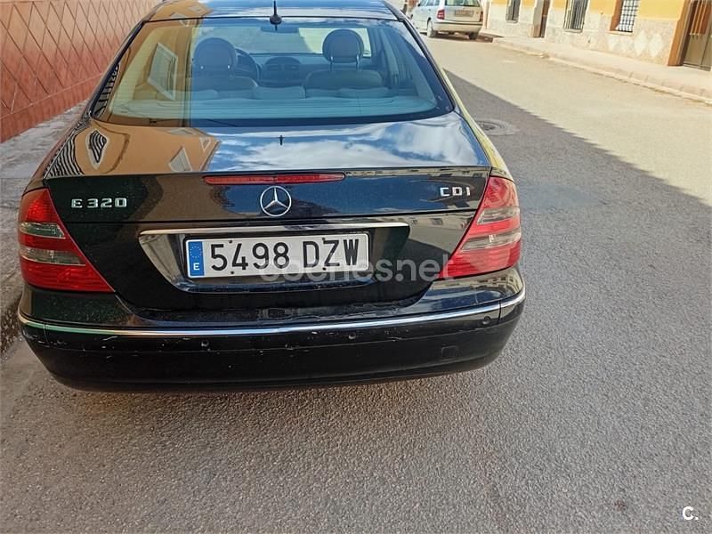 Usado Mercedes E320 Elegance 204 CV (150 kW) 2006 Negro Berlina