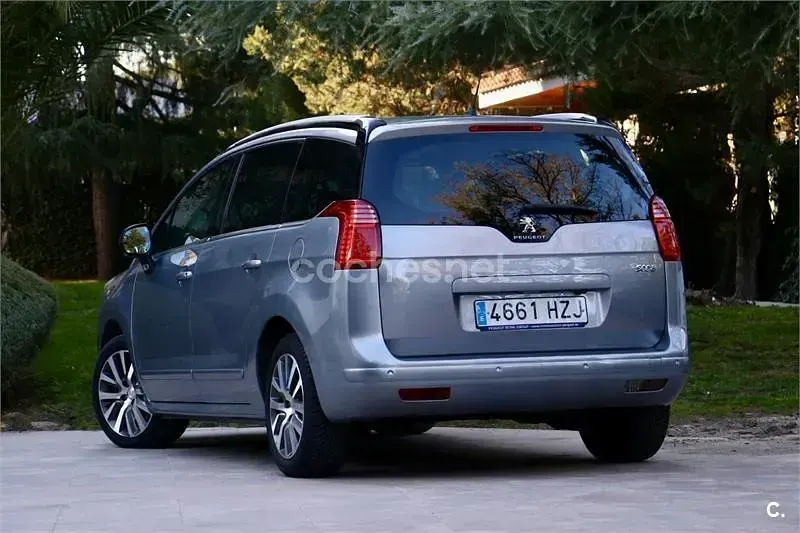 Usado Peugeot 5008 Allure 163 CV (119 kW) 2014 Gris / plata Monovolumen