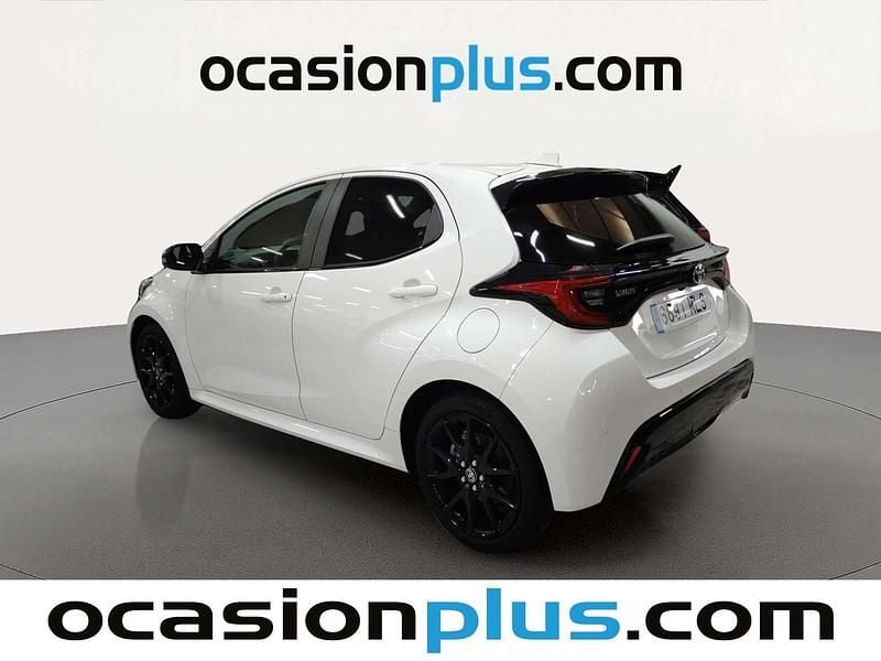 Usado Toyota Yaris Hybrid Plus 116 CV (85 kW) 2023 Blanco Utilitario