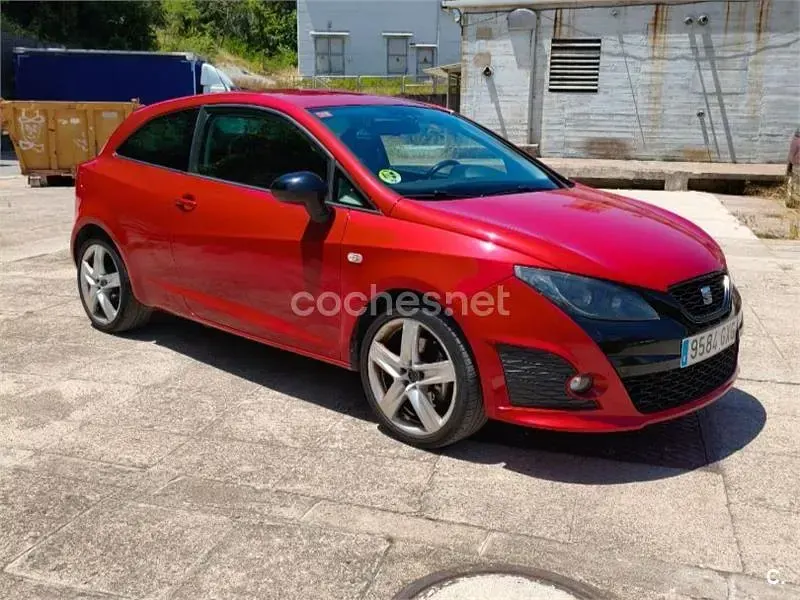 Usado Seat Ibiza SC FR 143 CV (105 kW) 2010 Granate Utilitario