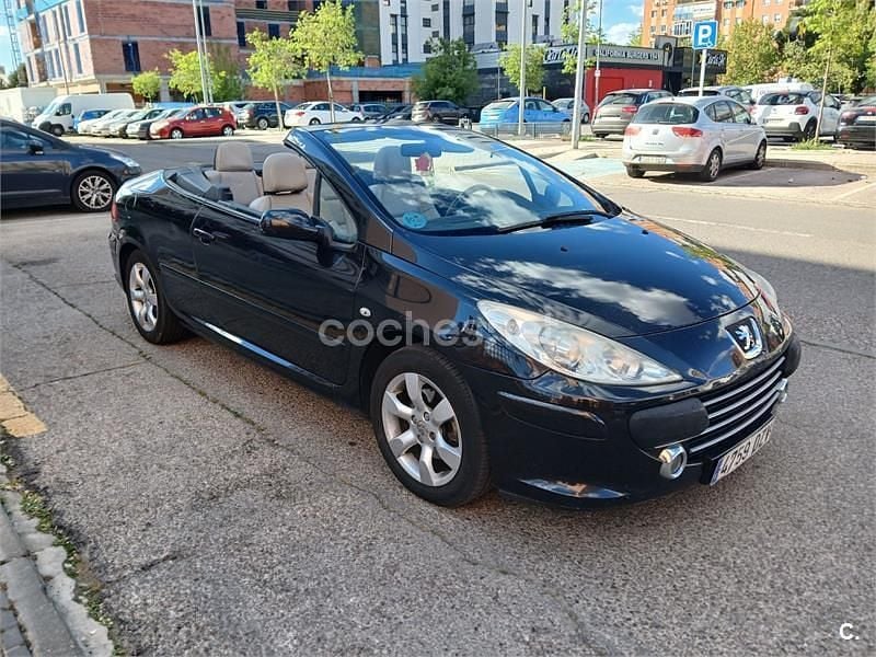 Usado Peugeot 307 CC 110 CV (80 kW) 2006 Negro Descapotable