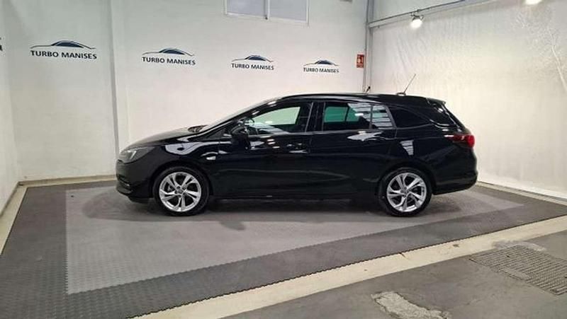 Usado Opel Astra Ultimate 145 CV (106 kW) 2021 Negro Familiar