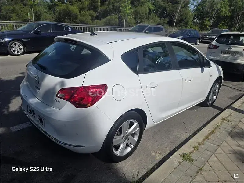 Usado Opel Astra Selective 165 HP (121 kW) 2015 Branco Sedan