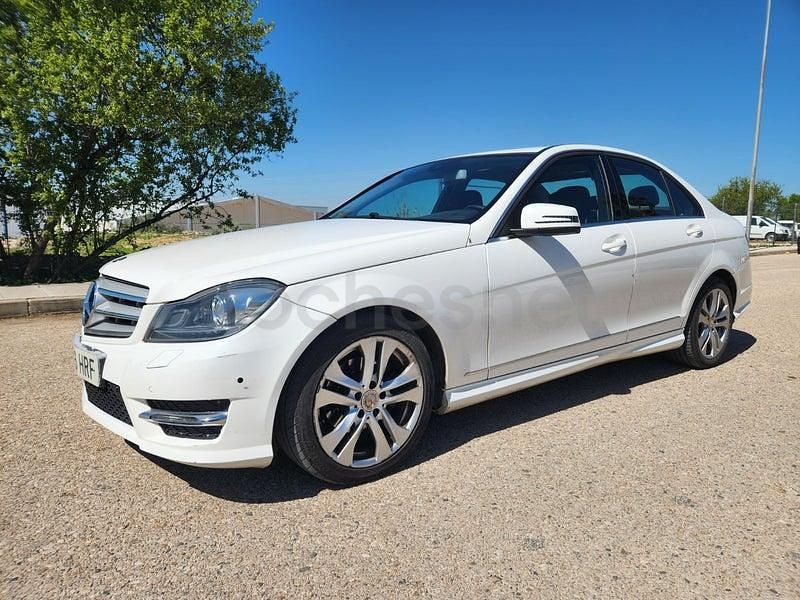 Usado Mercedes C200 Avantgarde 136 CV (100 kW) 2013 Blanco Berlina