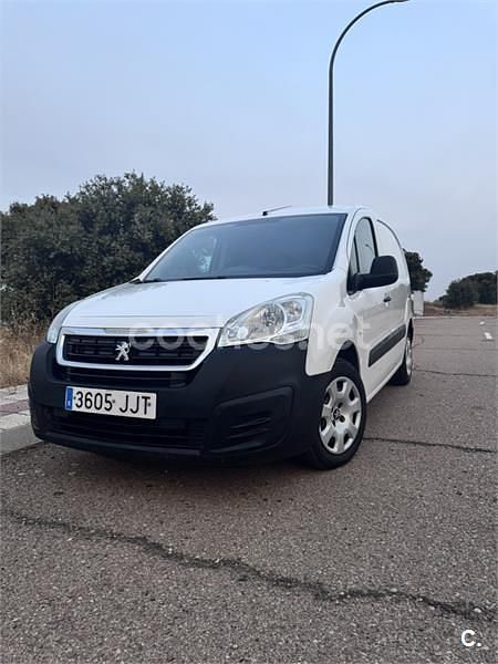 Blanco Usado 2016 Peugeot Partner Tepee Access Monovolumen | 5990 € (Buen precio) - Imagen 1/4