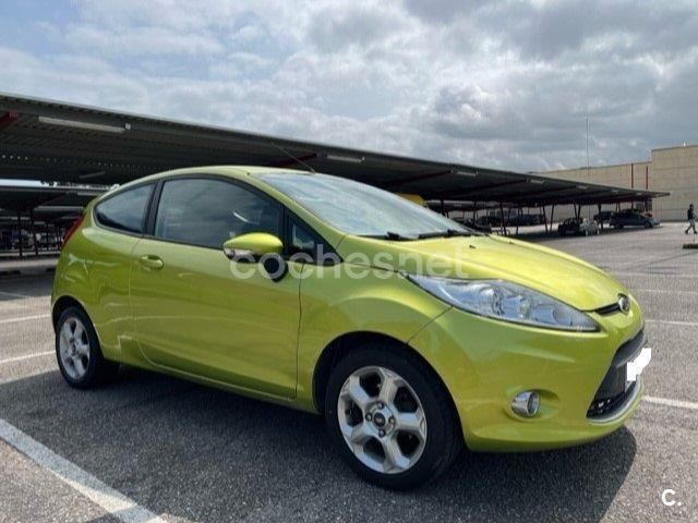 Verde Usado 2009 Ford Fiesta Ambiente Utilitario | 5300 € (Precio justo) - Imagen 1/4
