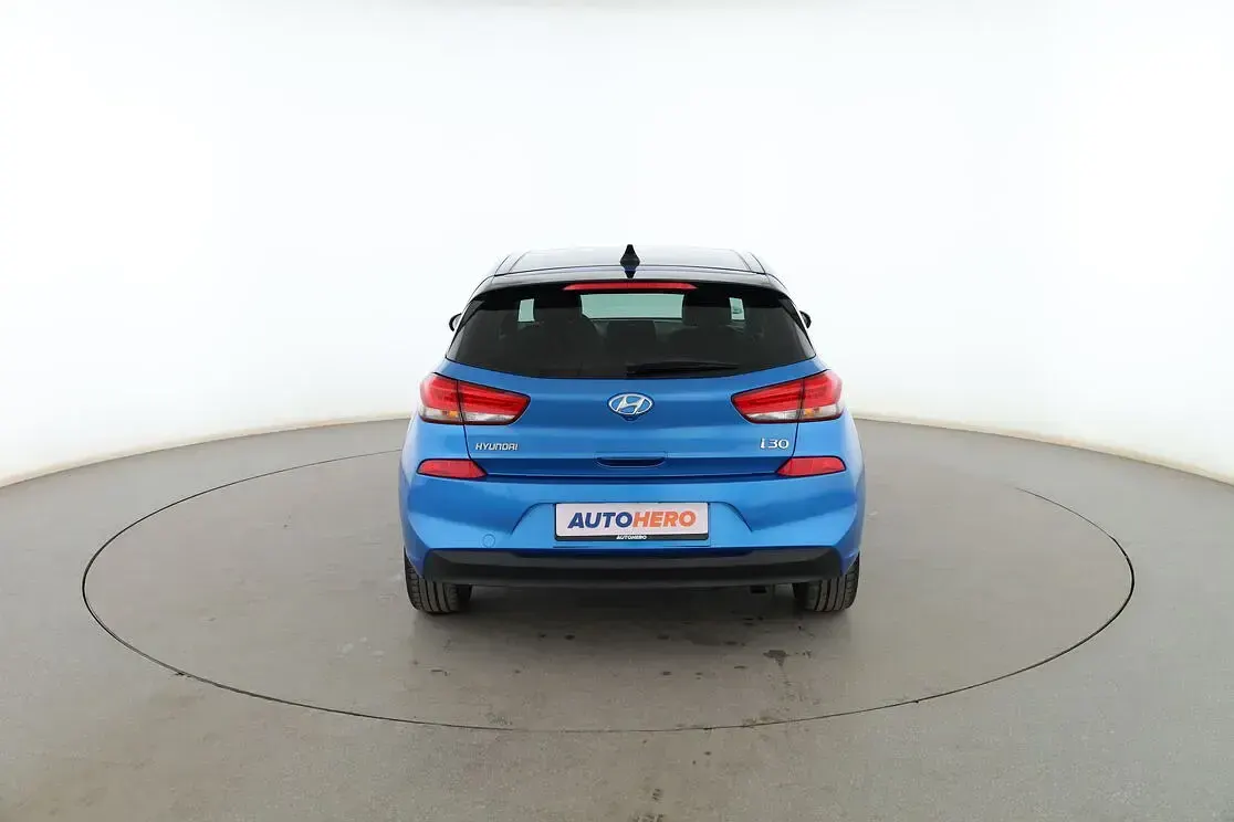 Usado Hyundai i30 Style 140 CV (102 kW) 2017 Azul Berlina