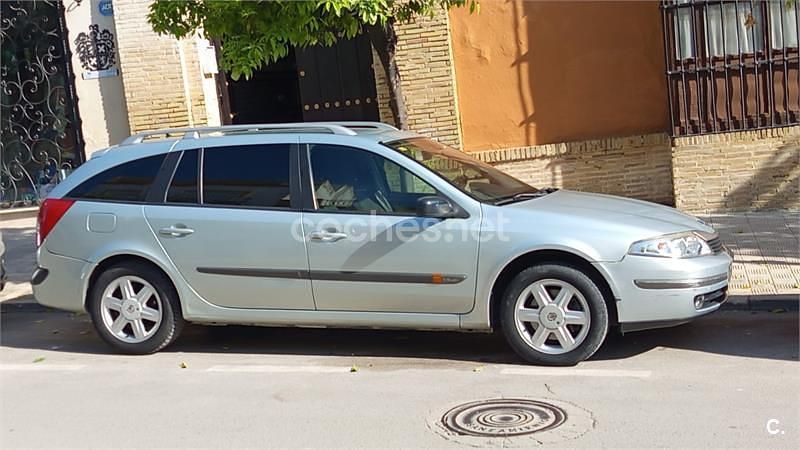 Usado Renault Laguna GrandTour Dynamique 120 CV (88 kW) 2004 Gris / plata Familiar