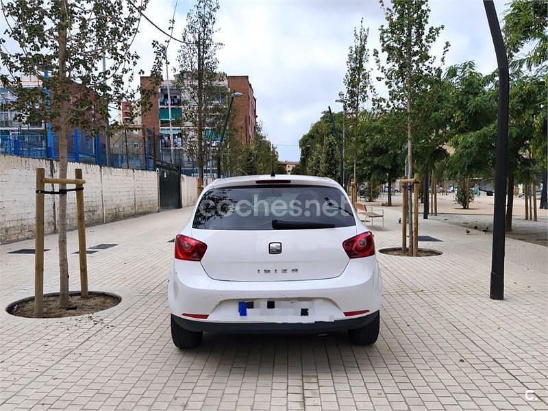 Usado Seat Ibiza Style 105 CV (77 kW) 2012 Blanco Berlina