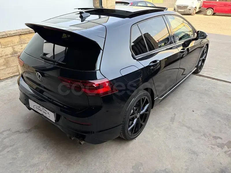 Usado VW Golf VIII R 333 CV (244 kW) 2024 Negro Berlina