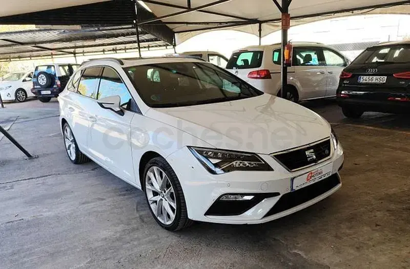 Usado Seat Leon Style 130 CV (95 kW) 2019 Blanco Familiar