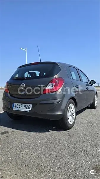 Usado Opel Corsa Selective 95 CV (69 kW) 2014 Negro Utilitario