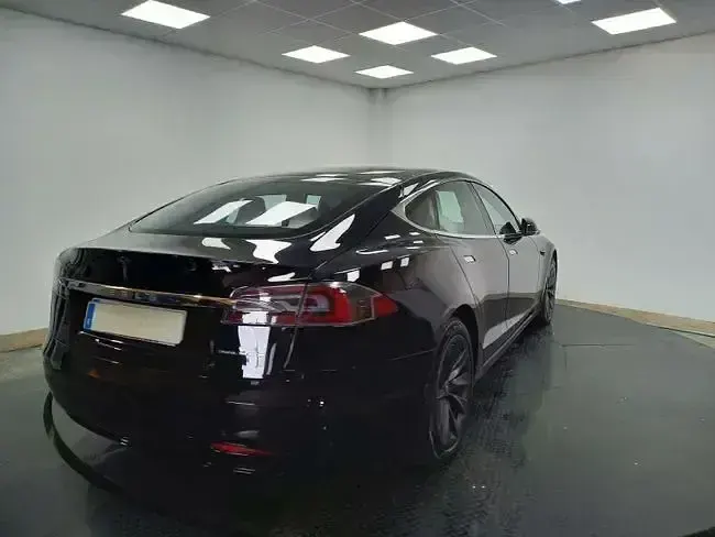 Begagnad Tesla Model S 503 kW (685 HK) 2019 Svart Halvkombi