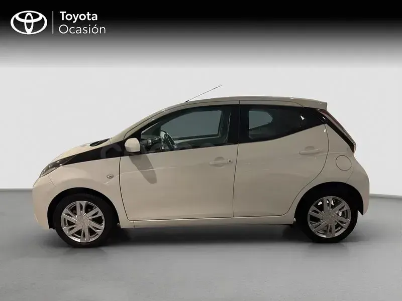 Usado Toyota Aygo X-play 69 CV (50 kW) 2015 Blanco Utilitario