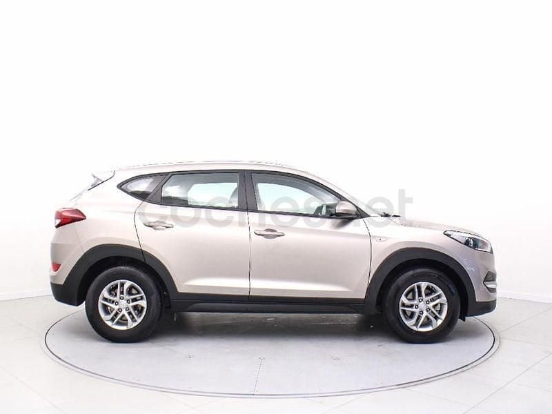 Usado Hyundai Tucson 115 CV (84 kW) 2016 Gris / plata SUV