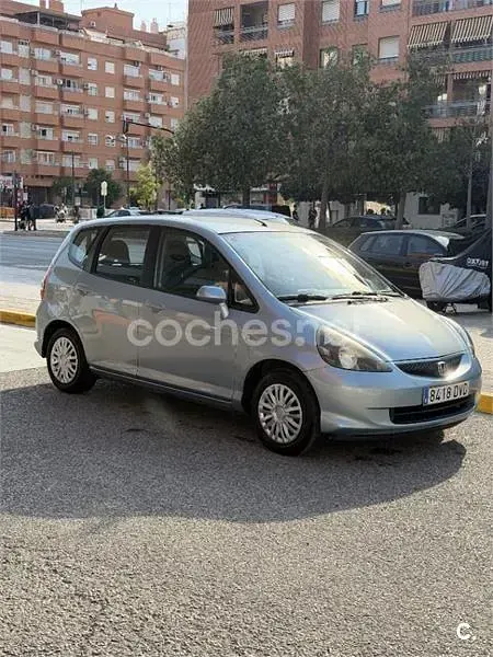 Usado Honda Jazz 78 CV (57 kW) 2006 Gris / plata Utilitario