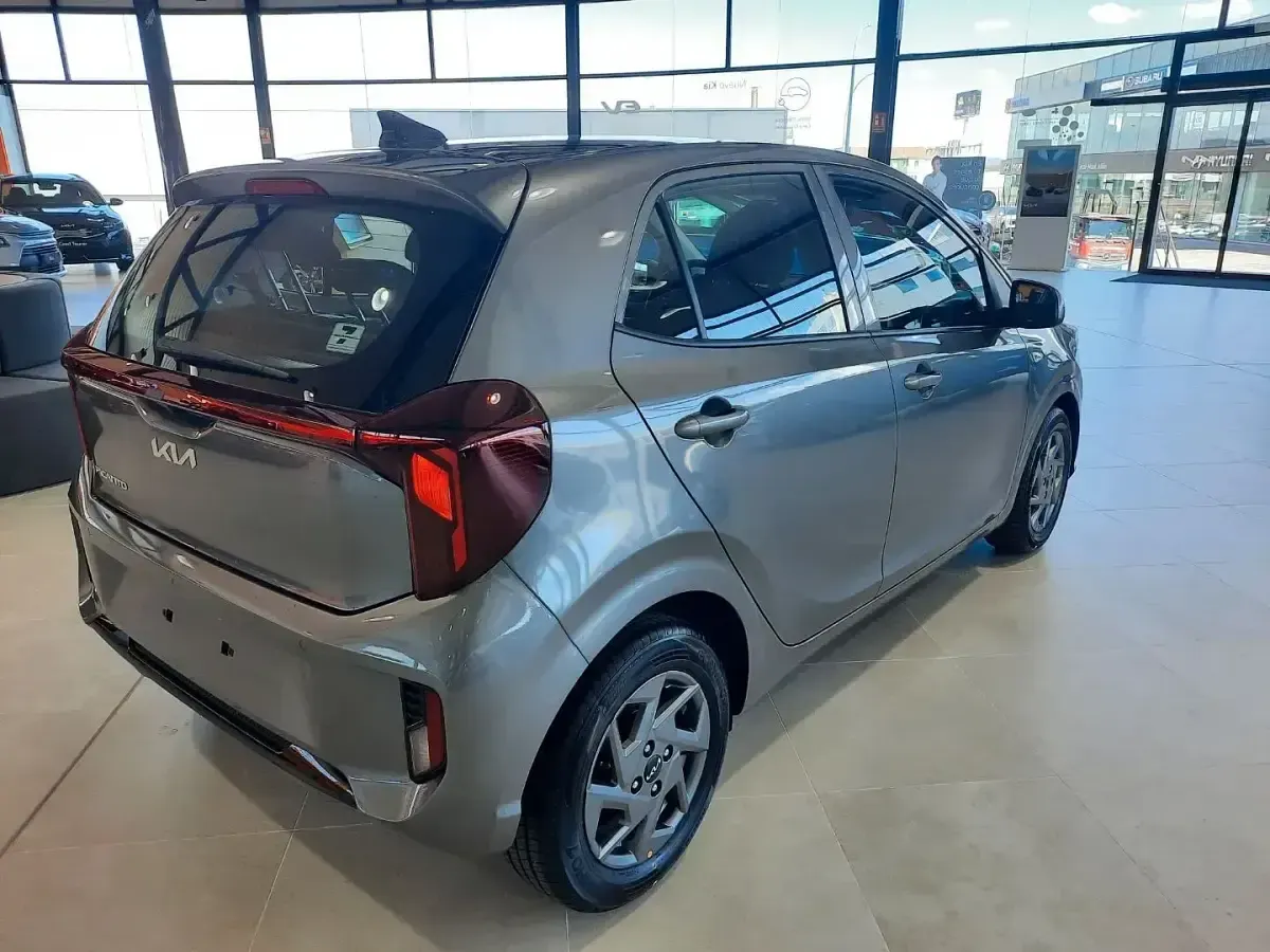 Usado Kia Picanto 63 CV (46 kW) 2024 Gris Utilitario