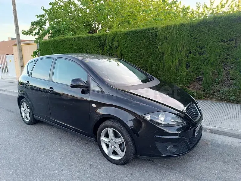 Usado Seat Altea Reference 105 CV (77 kW) 2013 Negro Monovolumen