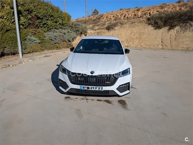Usado Skoda Octavia RS 245 CV (180 kW) 2022 Blanco Berlina