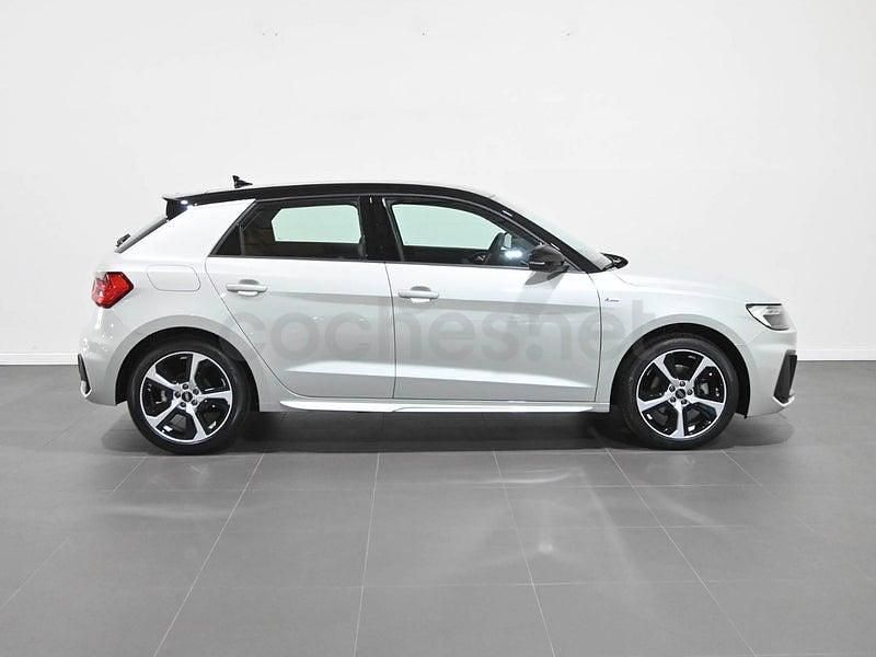 Usado Audi A1 Sportback Comfort 116 CV (85 kW) 2025 Gris / plata Utilitario