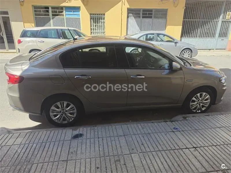 Usado Fiat Tipo Easy 95 CV (69 kW) 2018 Beige Berlina