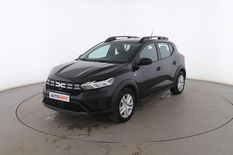 Negro Usado 2023 Dacia Sandero Essentiel Utilitario | 13.999 € (Precio justo) - Imagen 1/3