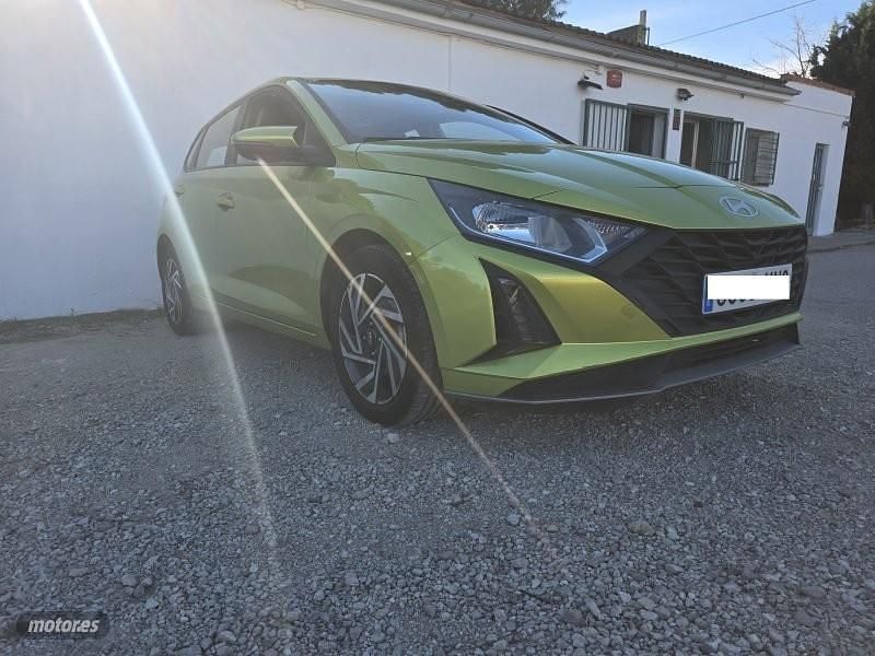 Usado Hyundai i20 84 CV (61 kW) 2024 Verde Coupe