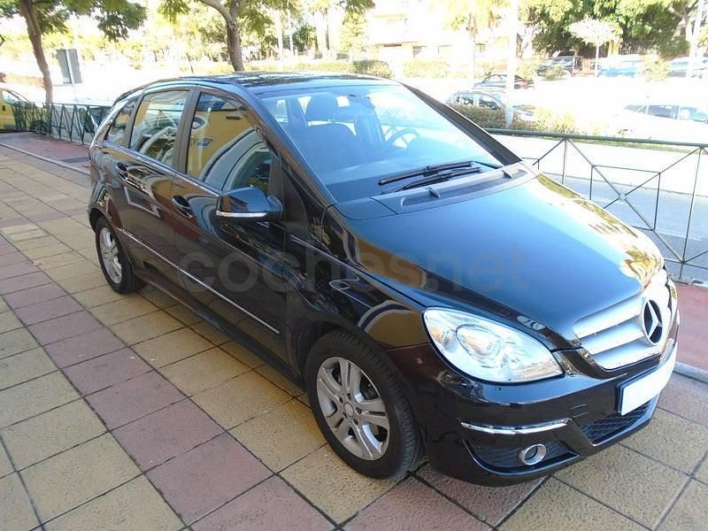 Usado Mercedes B180 109 CV (80 kW) 2011 Gris / plata Monovolumen