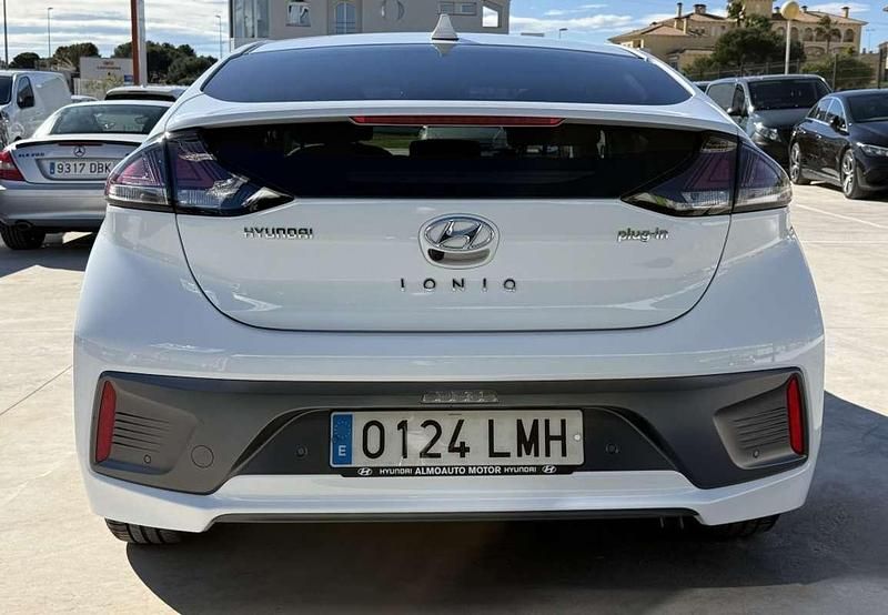 Usado Hyundai Ioniq 141 CV (103 kW) 2021 Blanco Utilitario