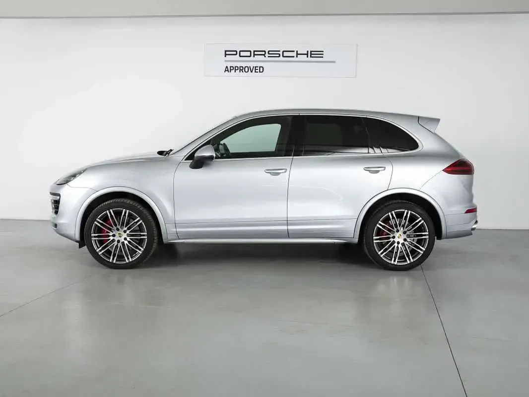 Usado Porsche Cayenne Turbo 519 CV (381 kW) 2015 Plateado SUV