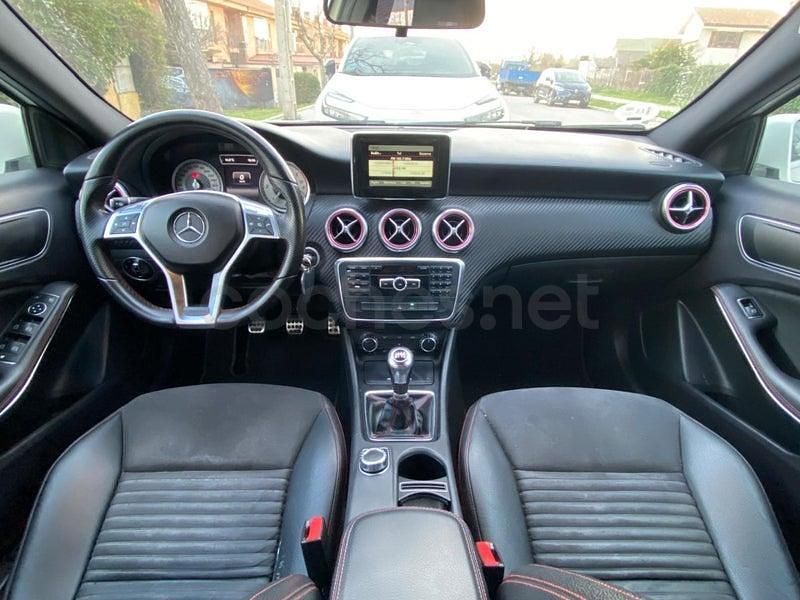 Usado Mercedes A180 AMG line 109 CV (80 kW) 2014 Blanco Berlina