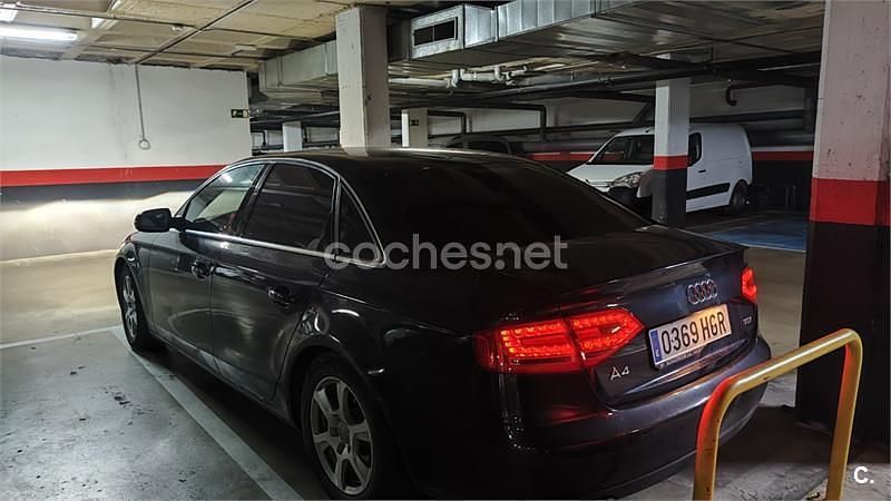 Usado Audi A4 136 CV (100 kW) 2011 Negro Berlina