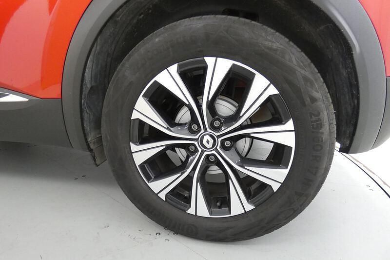 Używany Renault Captur Techno 140 KM (102 kW) 2023 Czerwony SUV