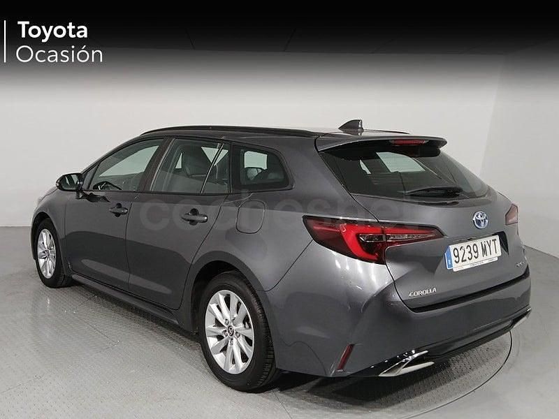 Usado Toyota Corolla Active 140 CV (102 kW) 2025 Gris / plata Familiar