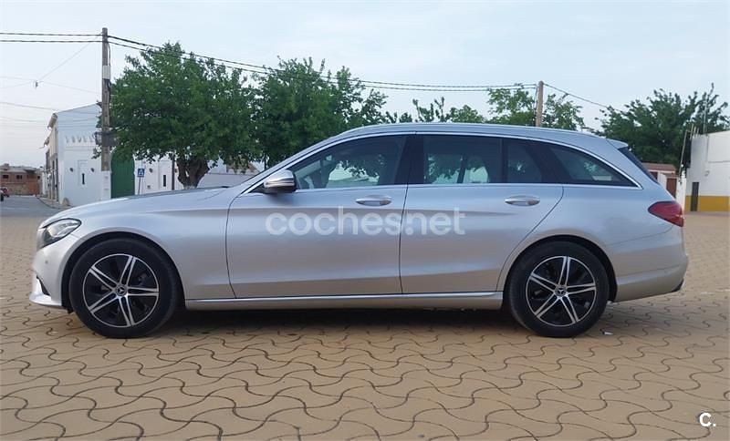 Usado Mercedes C200 160 CV (117 kW) 2020 Gris / plata Familiar